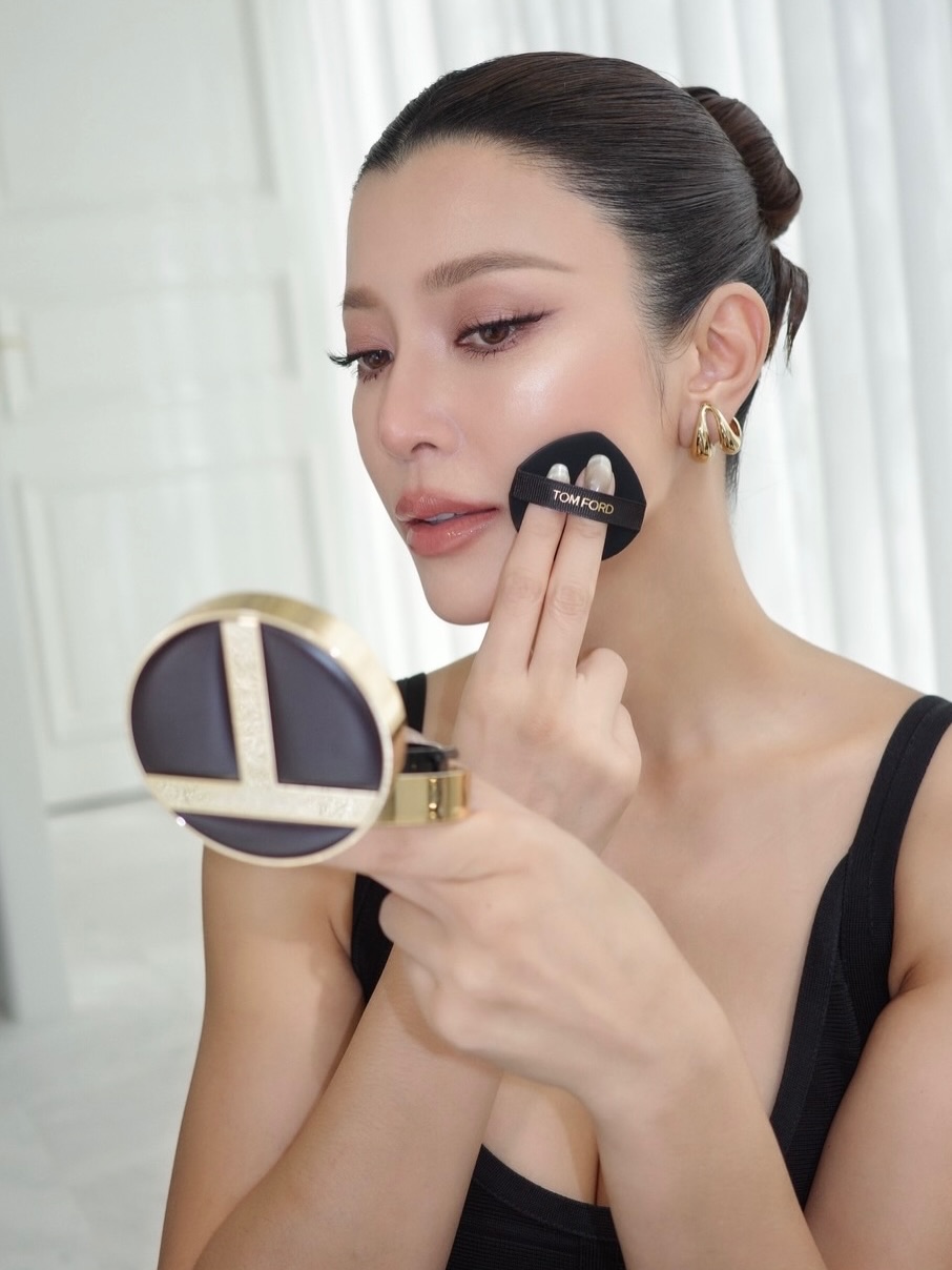 เอมมี่ - มรกต กิตติสาระ