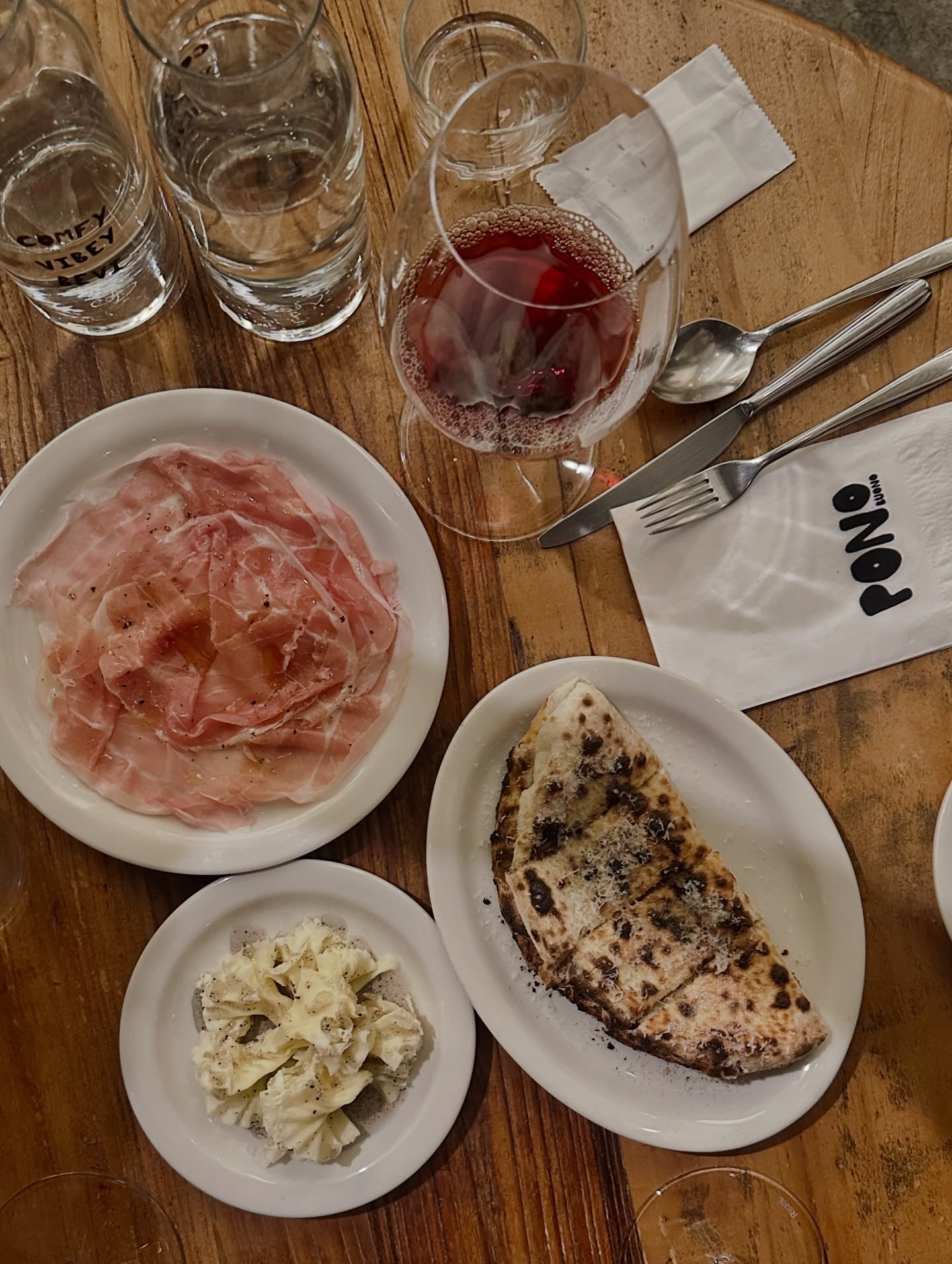 เอมมี่ - มรกต กิตติสาระ