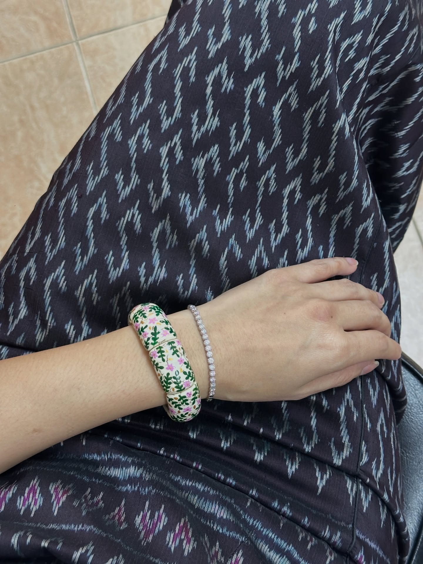 เอมมี่ - มรกต กิตติสาระ