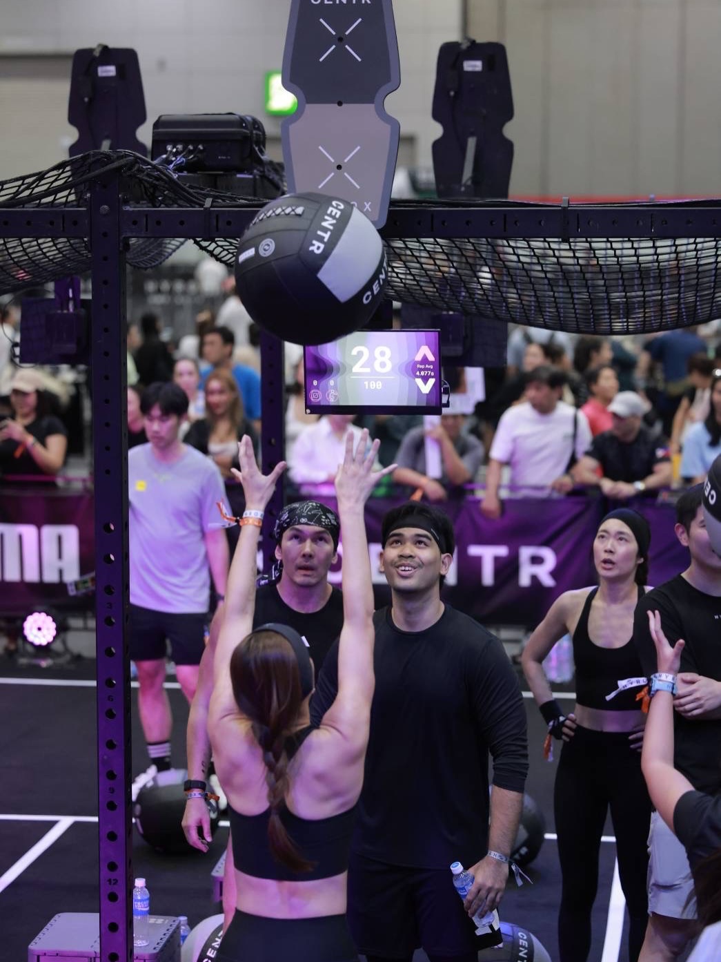 เอมมี่ - มรกต กิตติสาระ