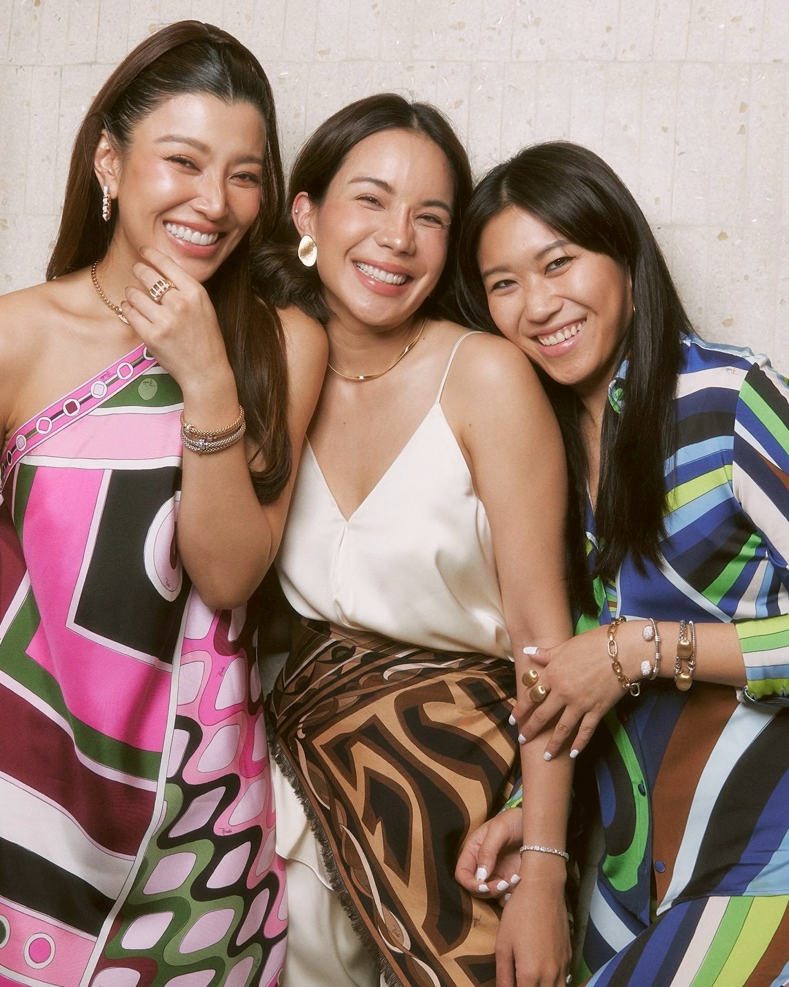 เอมมี่ - มรกต กิตติสาระ