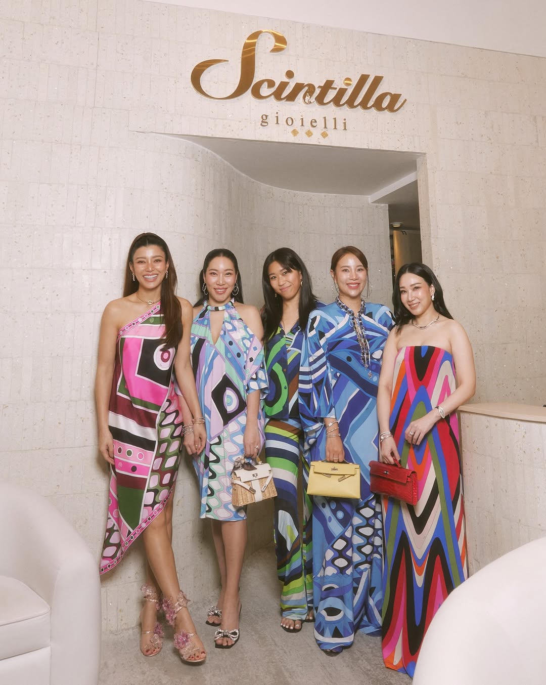 เอมมี่ - มรกต กิตติสาระ