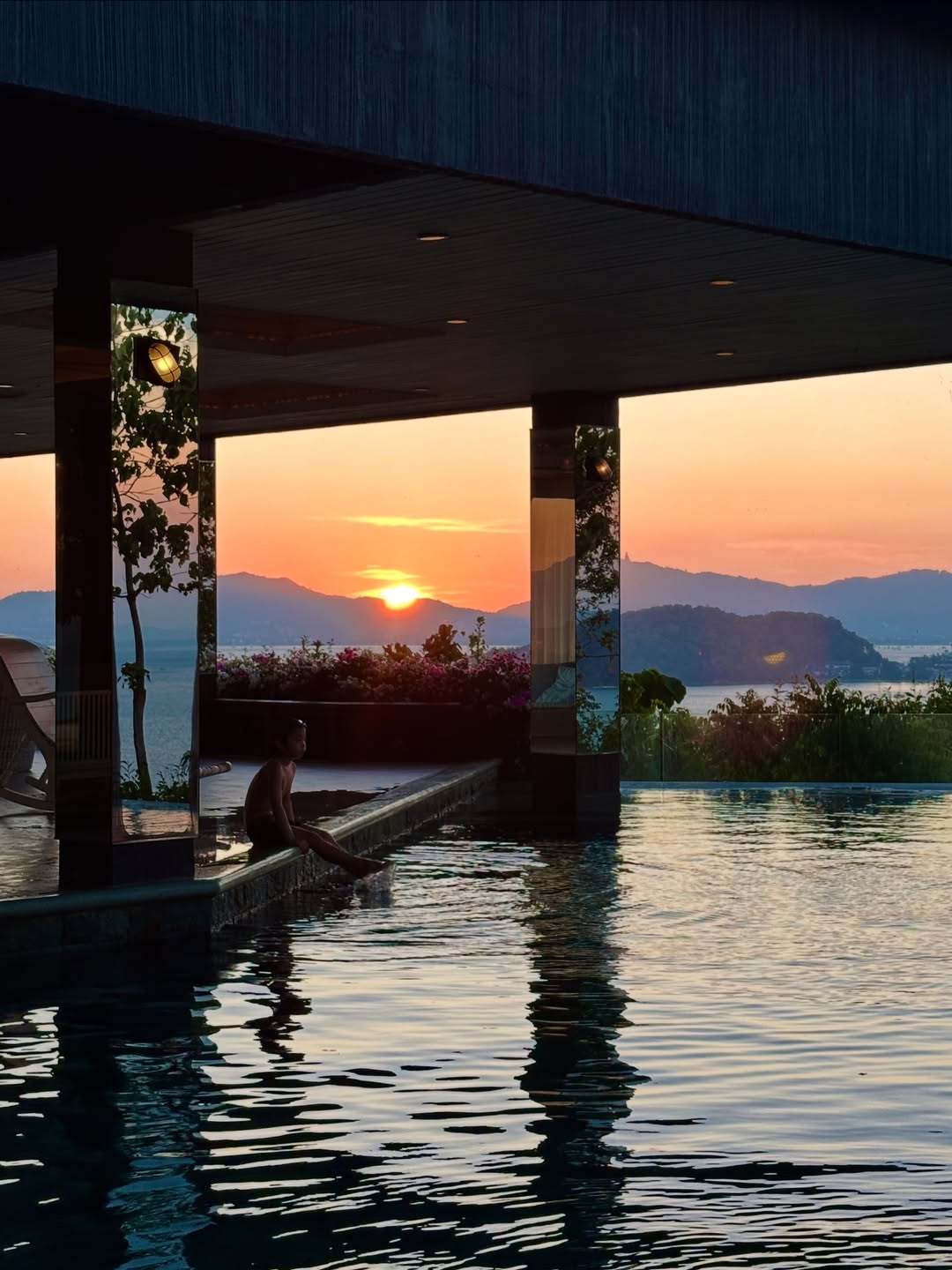 เอมมี่ - มรกต กิตติสาระ