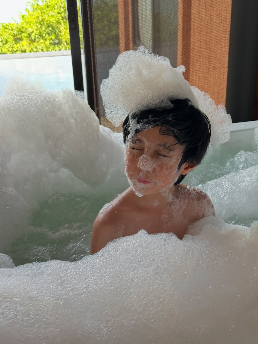 เอมมี่ - มรกต กิตติสาระ