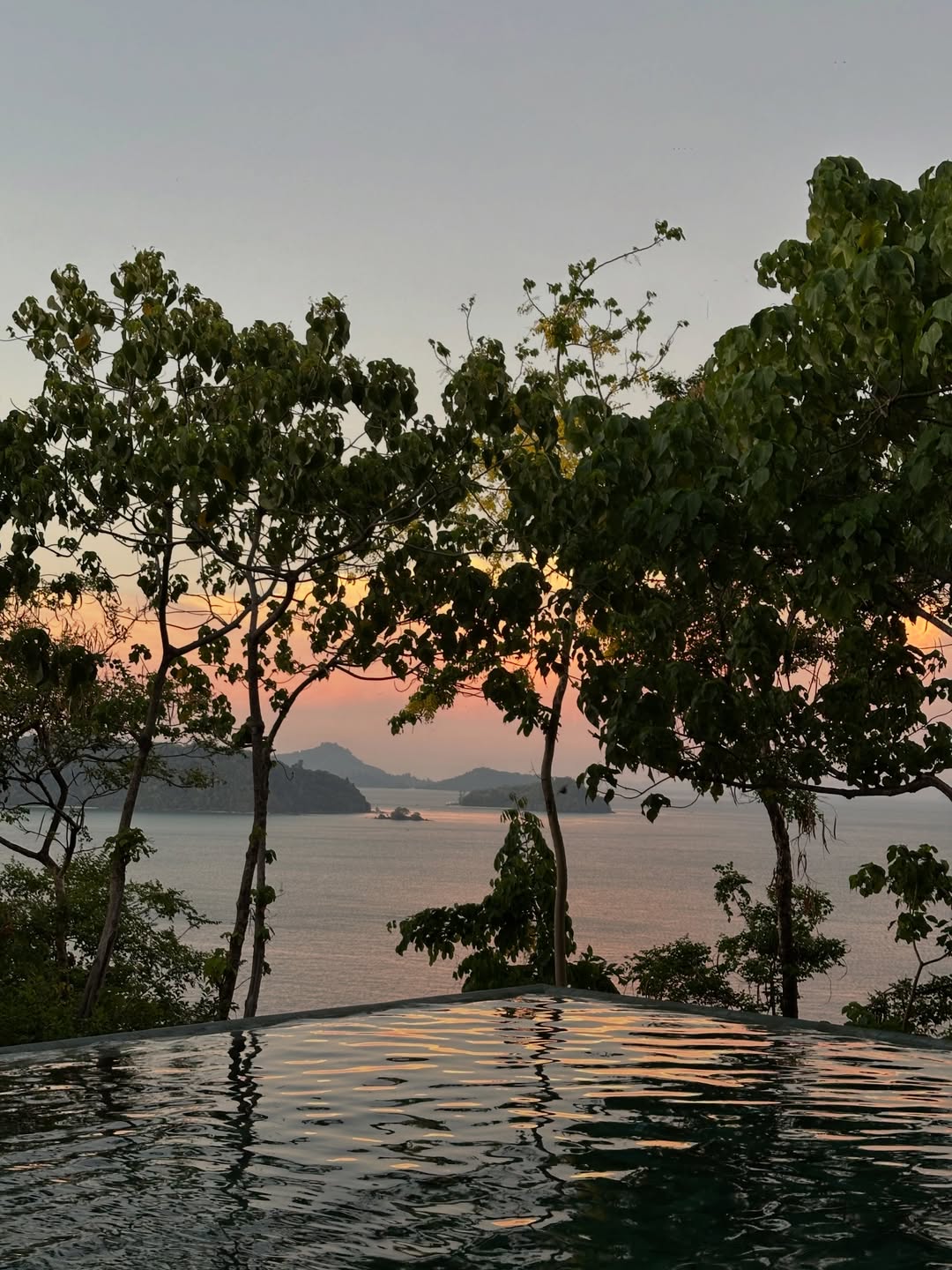 เอมมี่ - มรกต กิตติสาระ