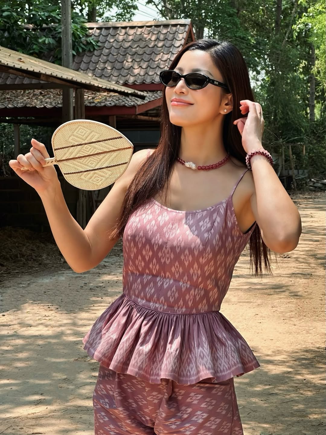 เอมมี่ - มรกต กิตติสาระ