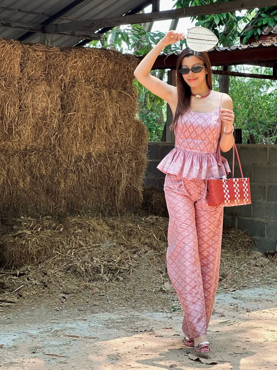 เอมมี่ - มรกต กิตติสาระ