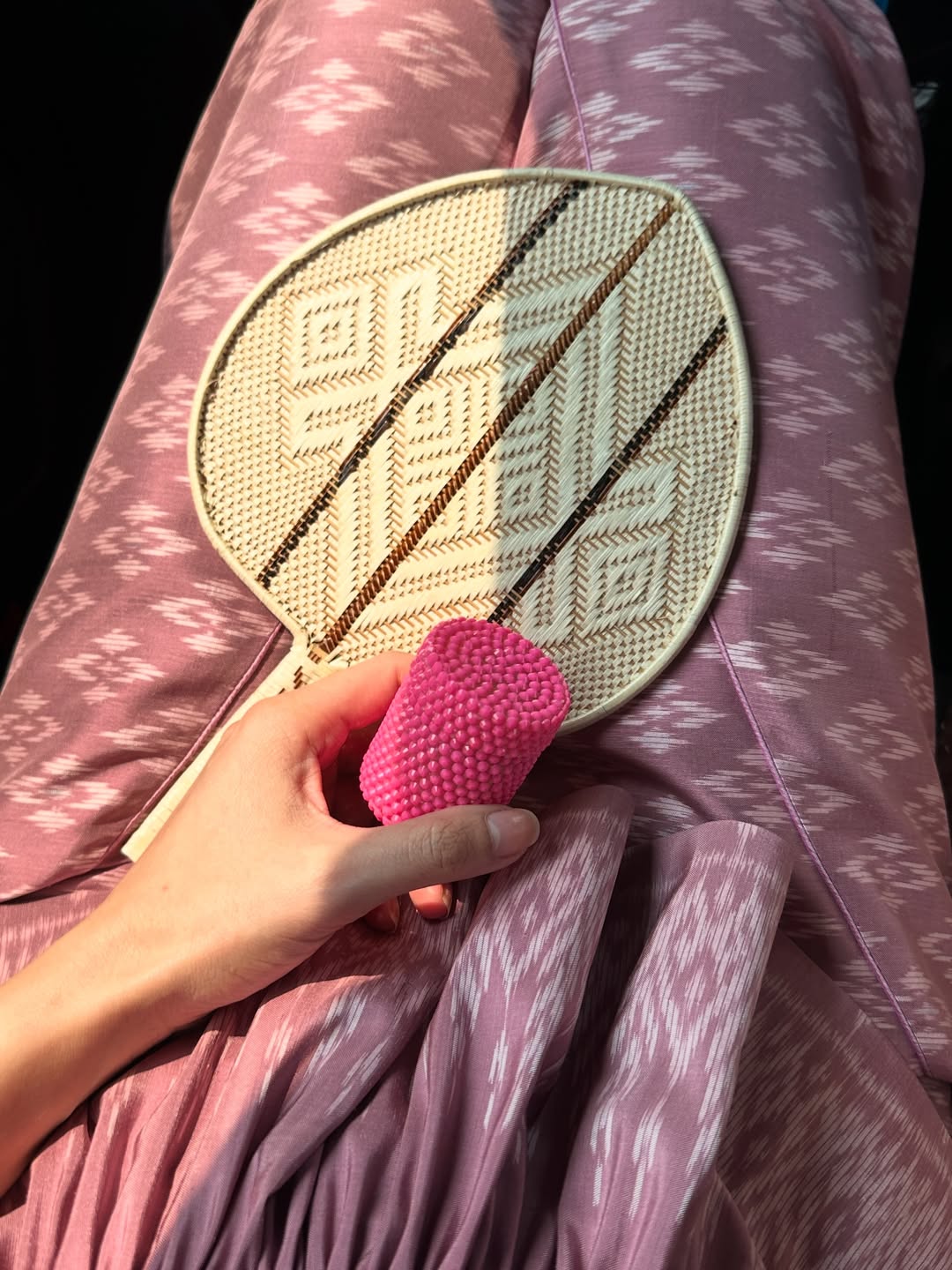 เอมมี่ - มรกต กิตติสาระ