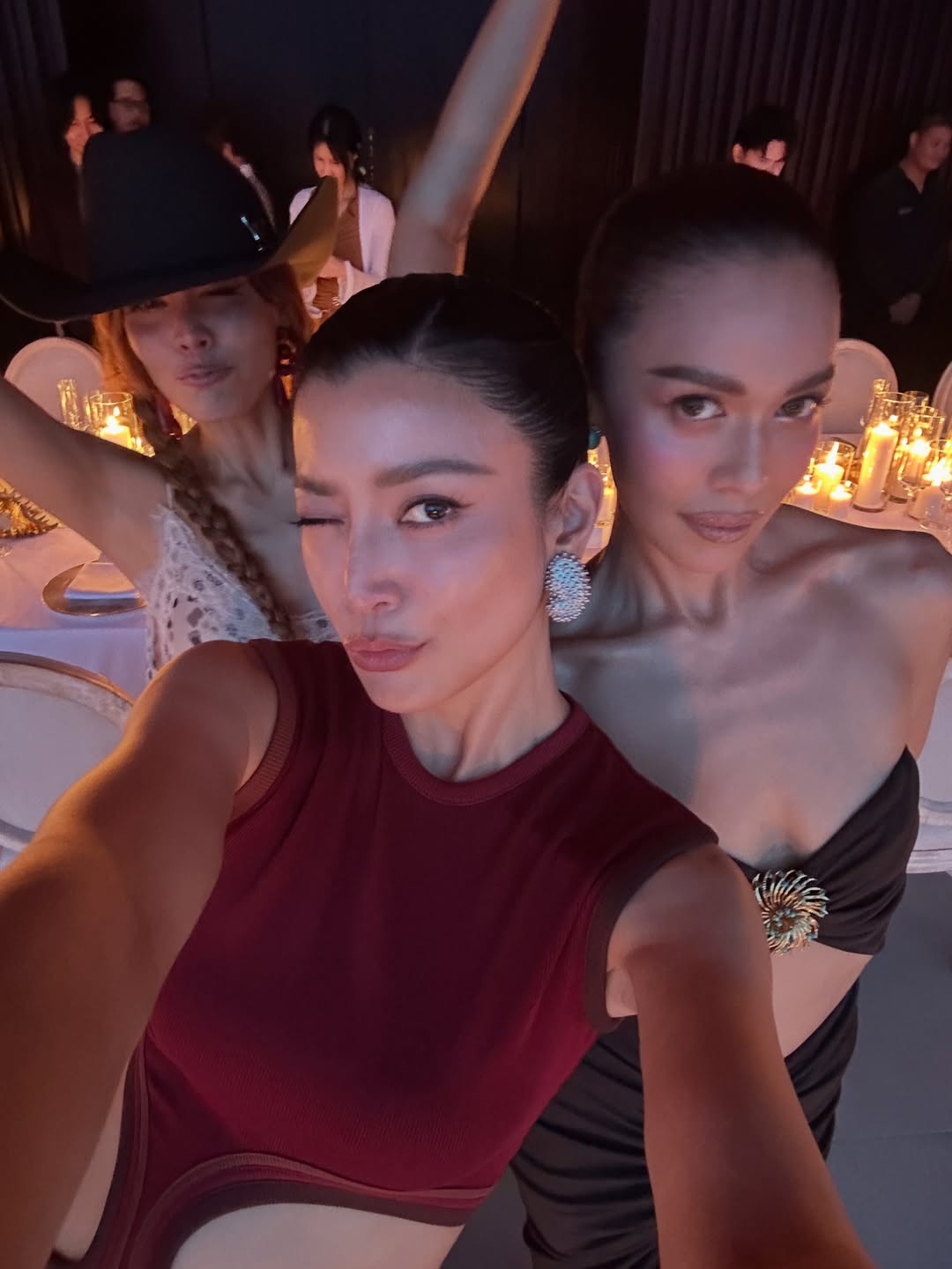 เอมมี่ - มรกต กิตติสาระ