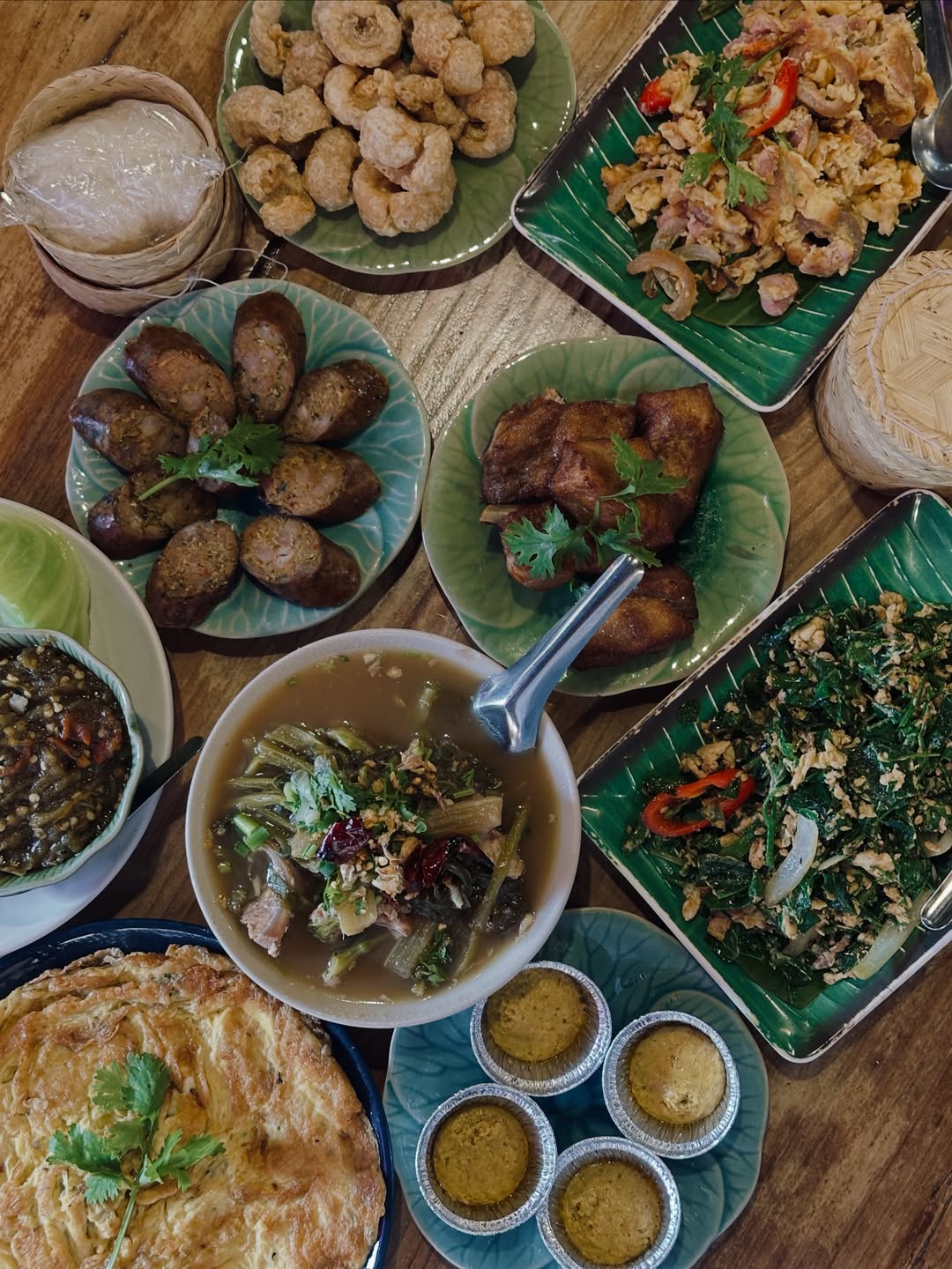 เอมมี่ - มรกต กิตติสาระ