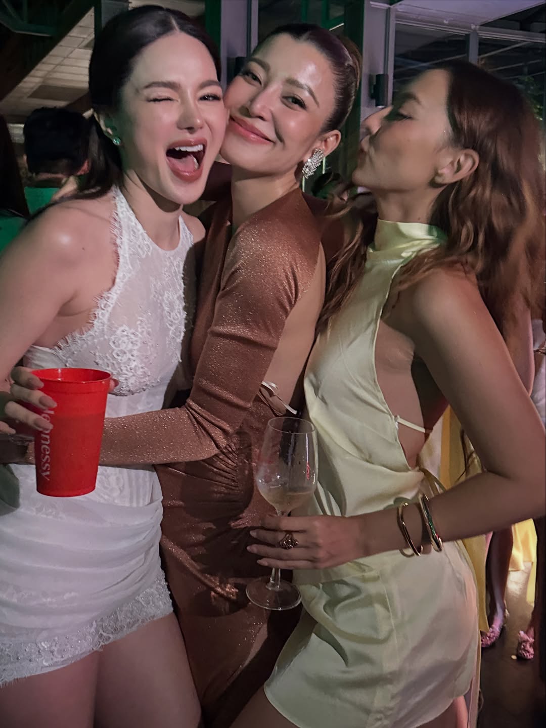 เอมมี่ - มรกต กิตติสาระ