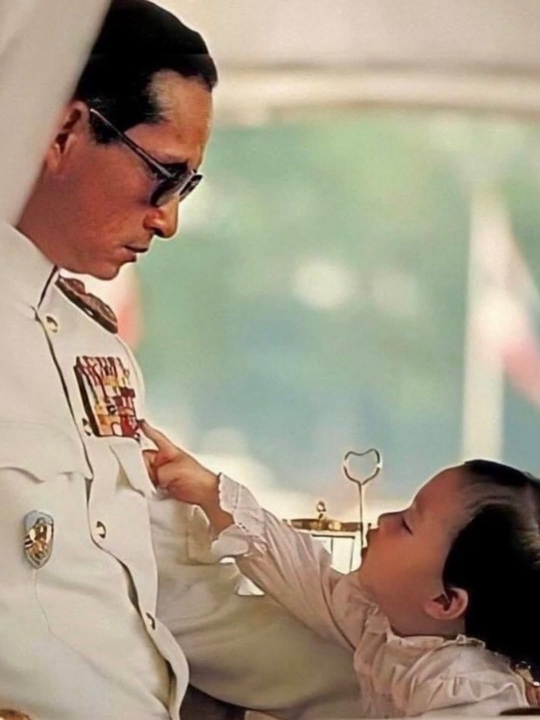 เอมมี่ - มรกต กิตติสาระ