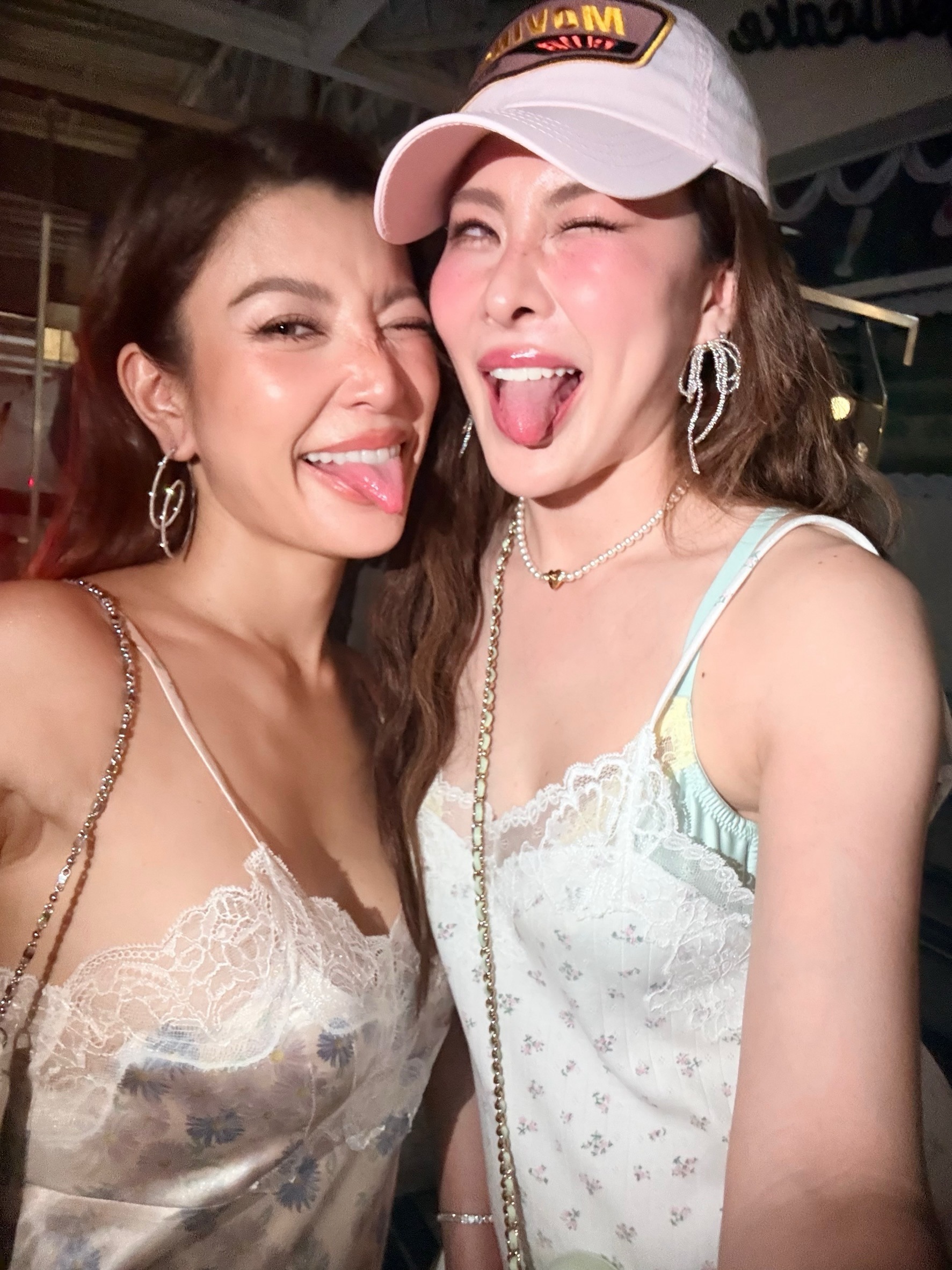 เอมมี่ - มรกต กิตติสาระ