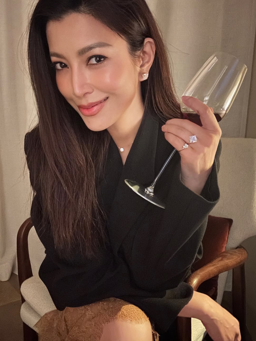 เอมมี่ - มรกต กิตติสาระ