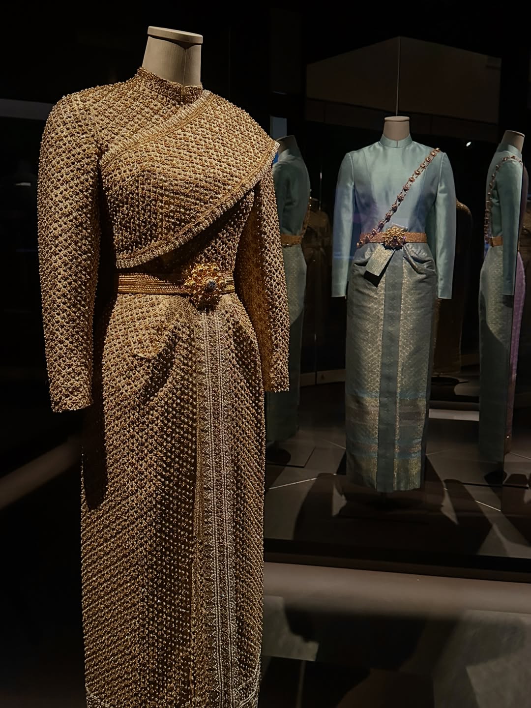 เอมมี่ - มรกต กิตติสาระ