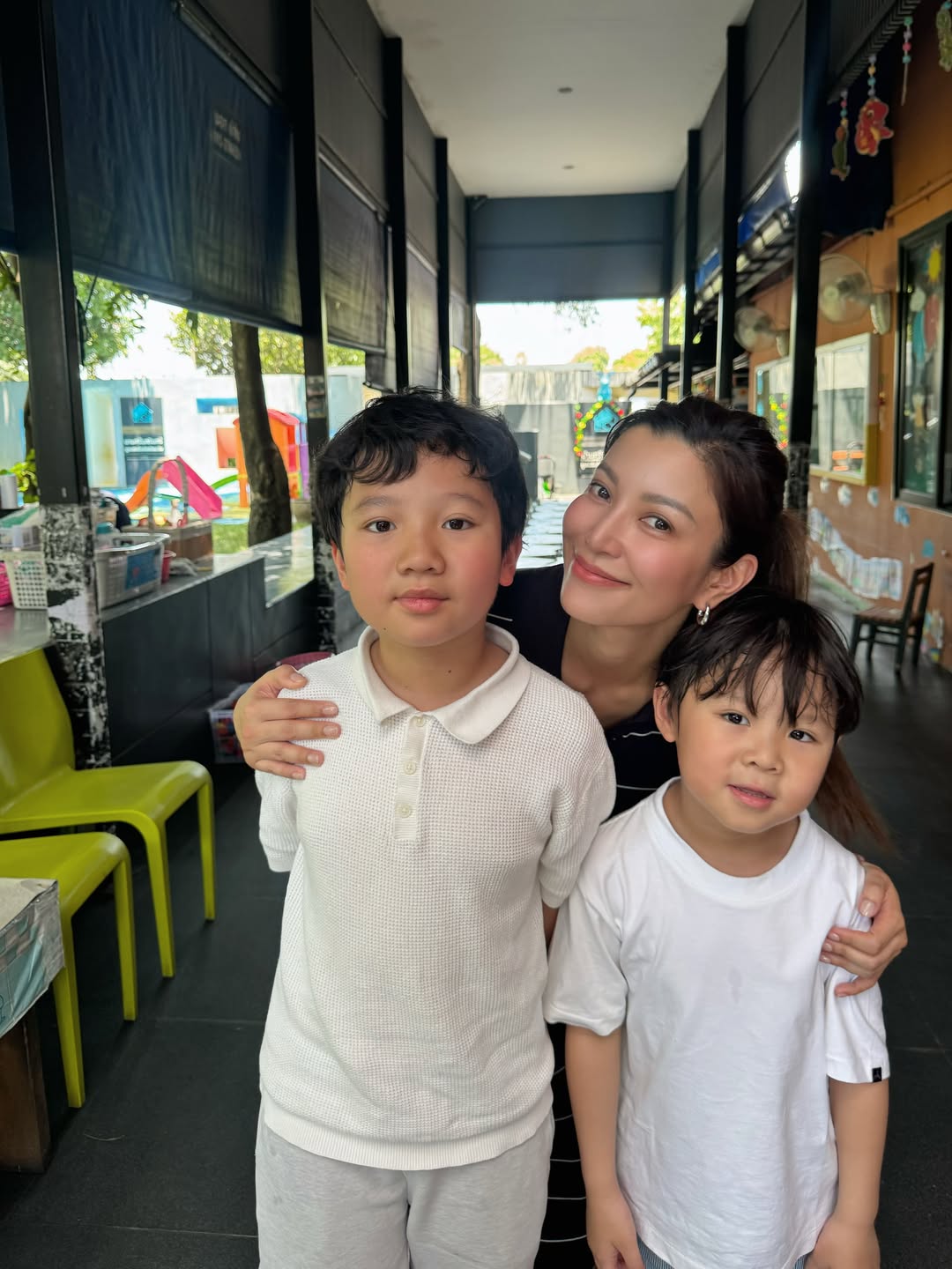 เอมมี่ - มรกต กิตติสาระ