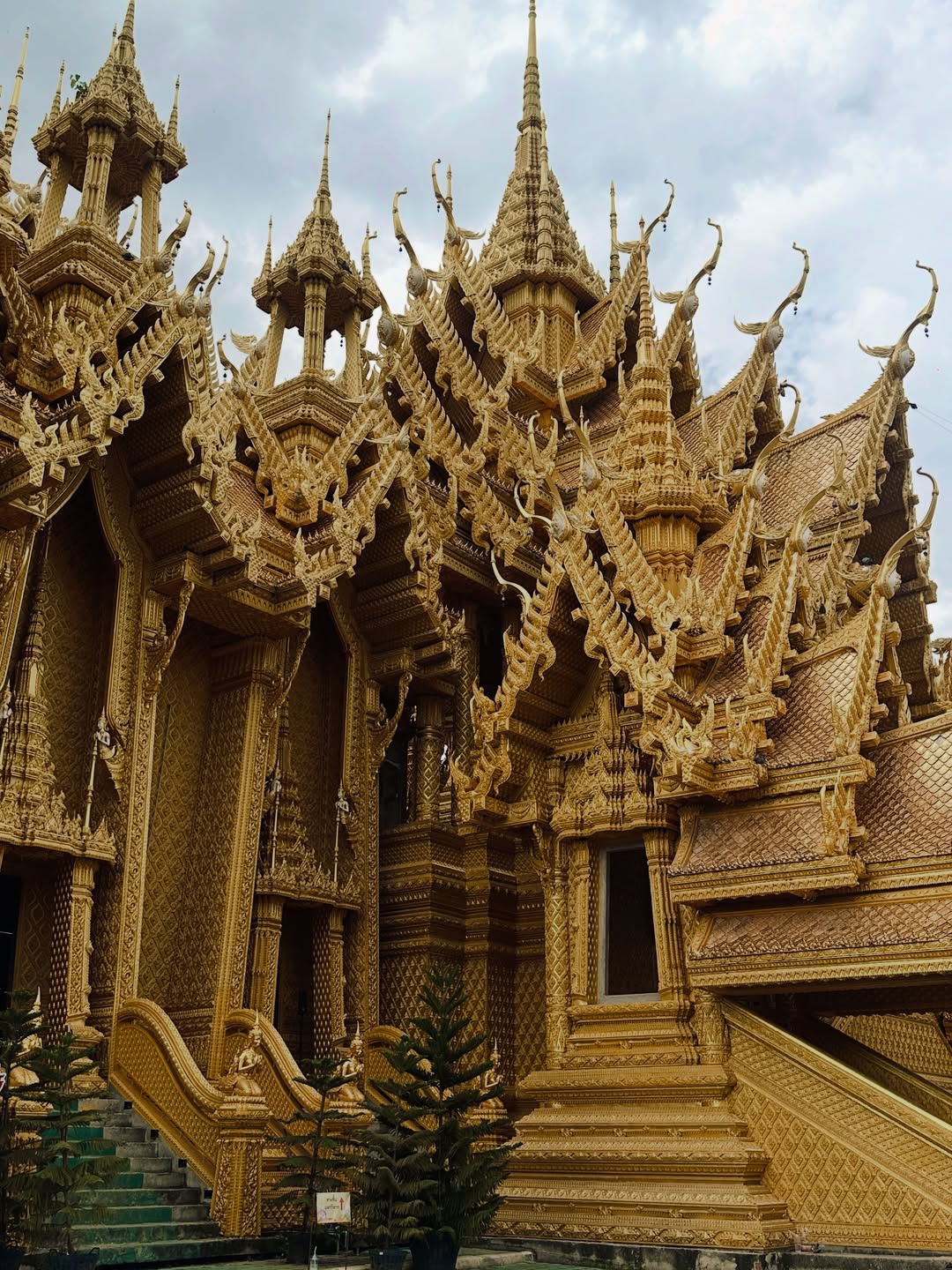 เอมมี่ - มรกต กิตติสาระ