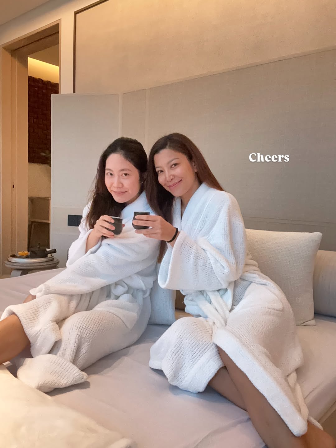 เอมมี่ - มรกต กิตติสาระ