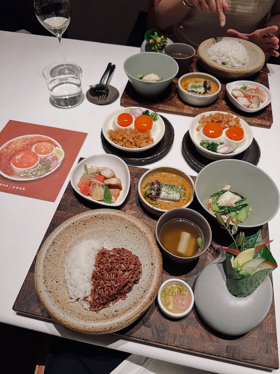 เอมมี่ - มรกต กิตติสาระ