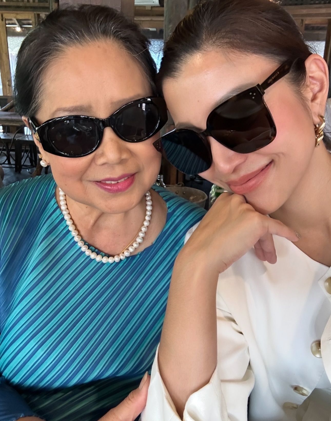 เอมมี่ - มรกต กิตติสาระ