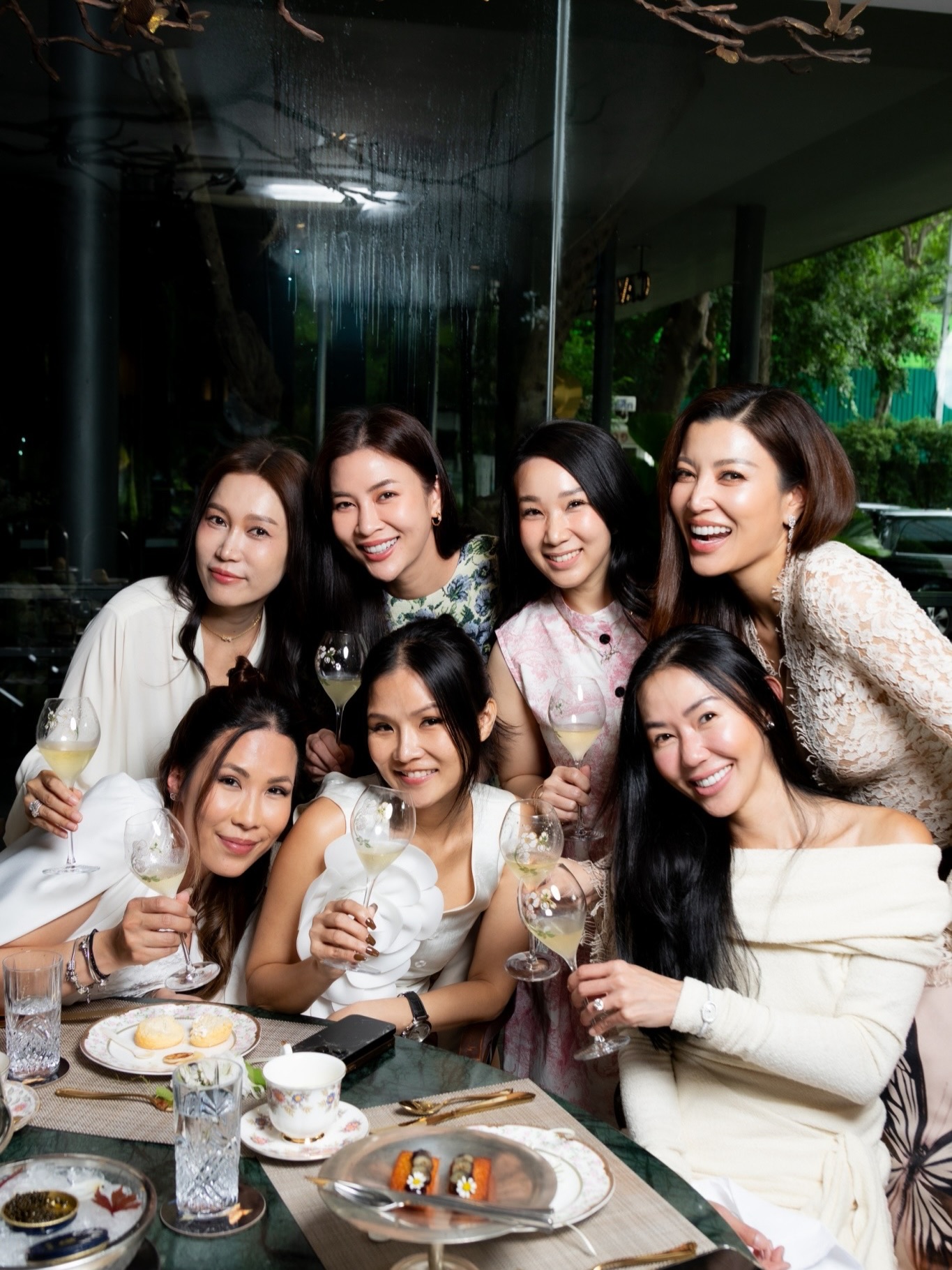 เอมมี่ - มรกต กิตติสาระ