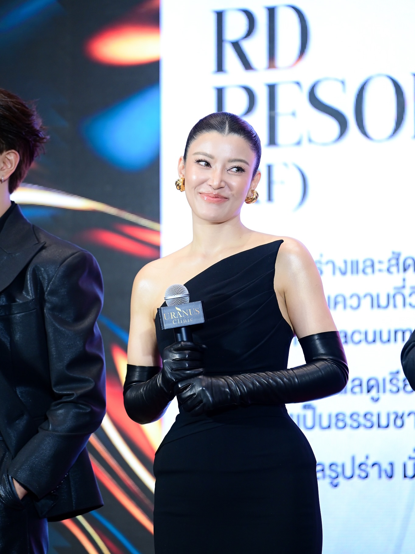 เอมมี่ - มรกต กิตติสาระ