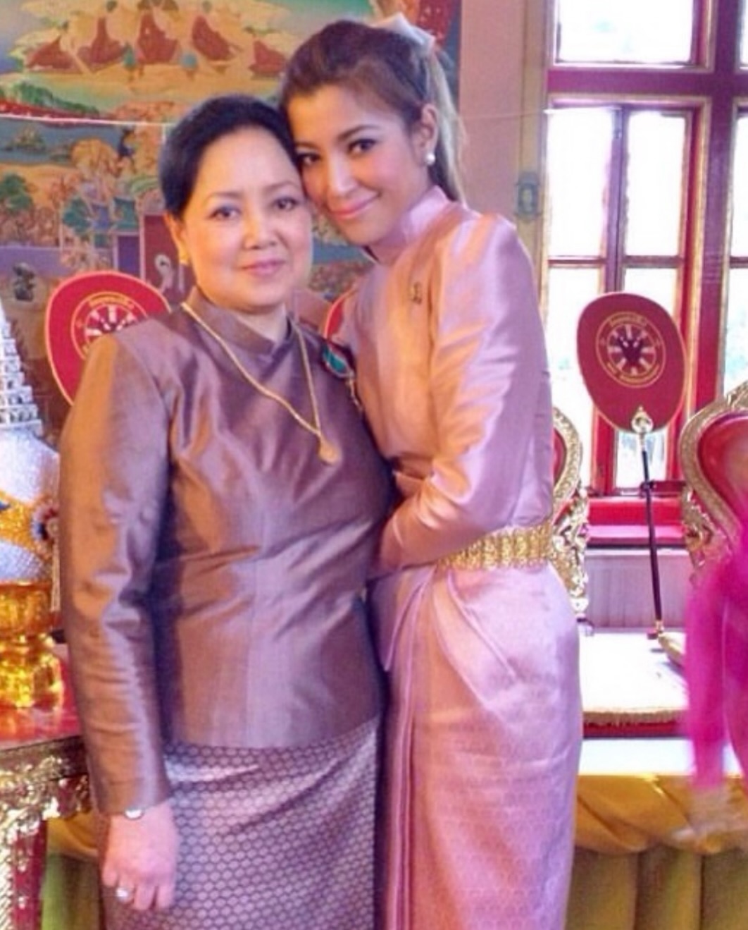 เอมมี่ - มรกต กิตติสาระ