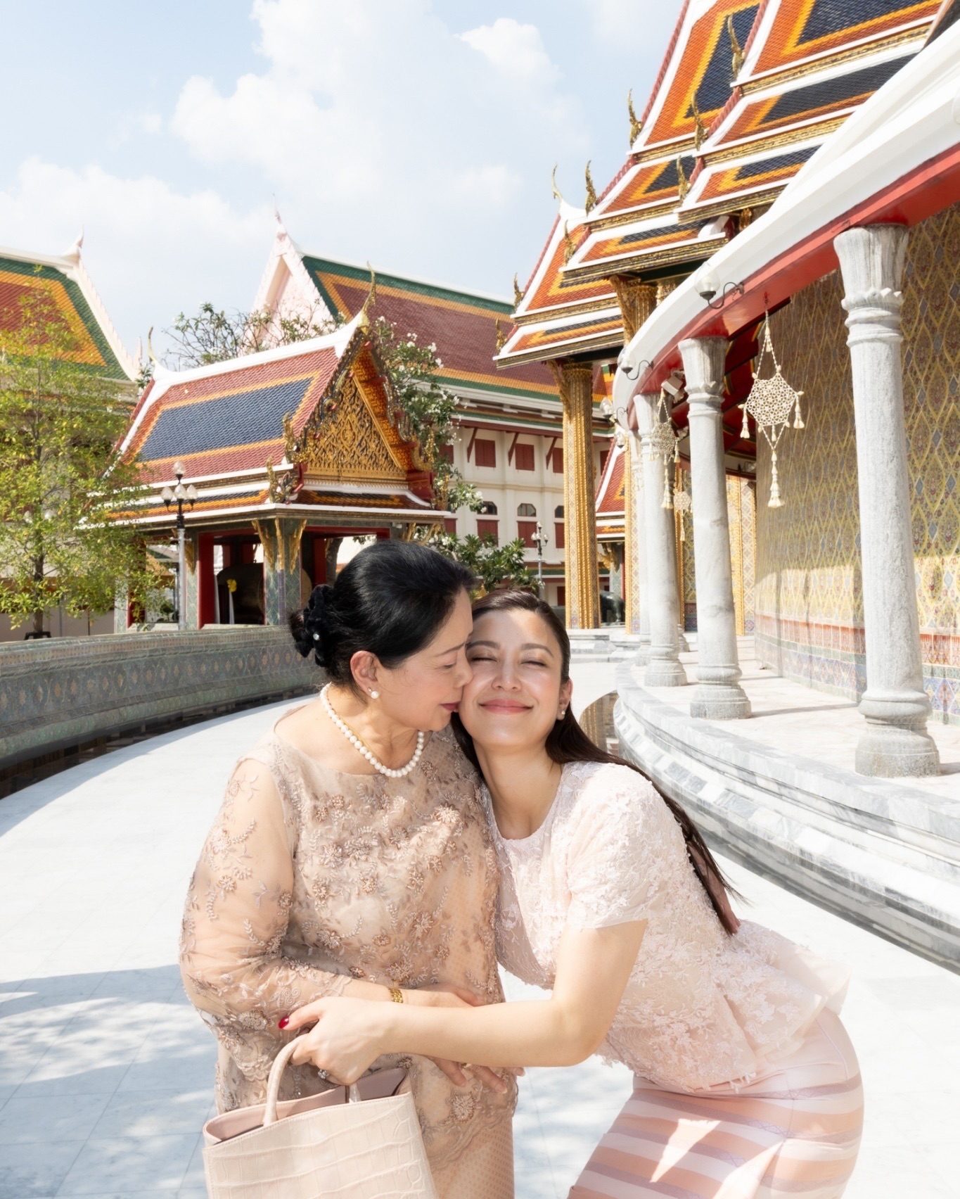 เอมมี่ - มรกต กิตติสาระ