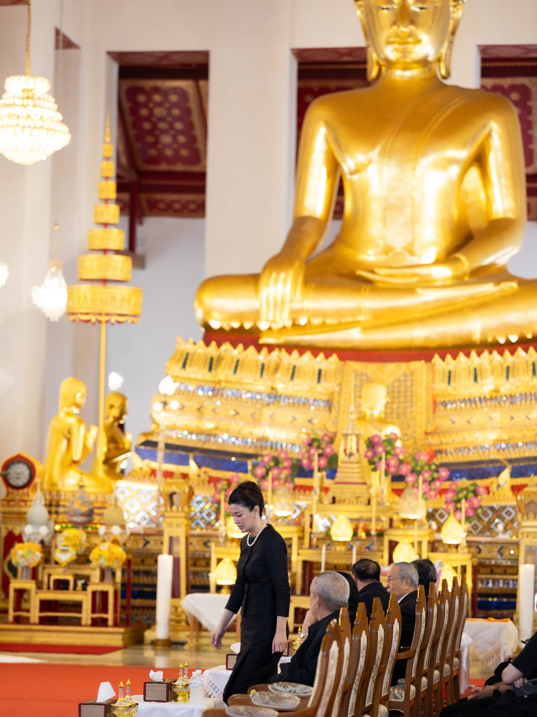 เอมมี่ - มรกต กิตติสาระ