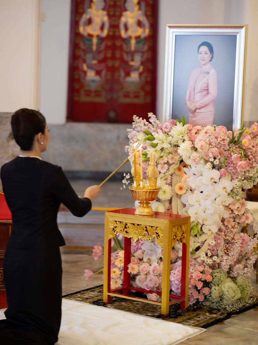 เอมมี่ - มรกต กิตติสาระ