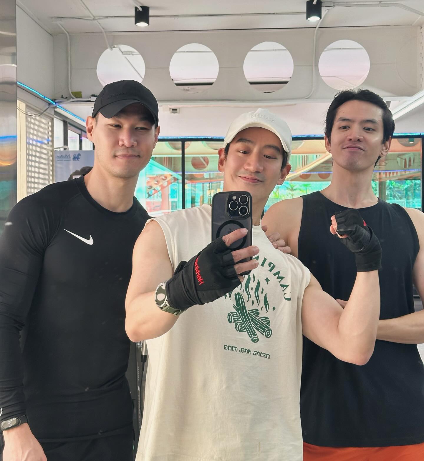 โอ๊ค - สมิทธิ์ อารยะสกุล