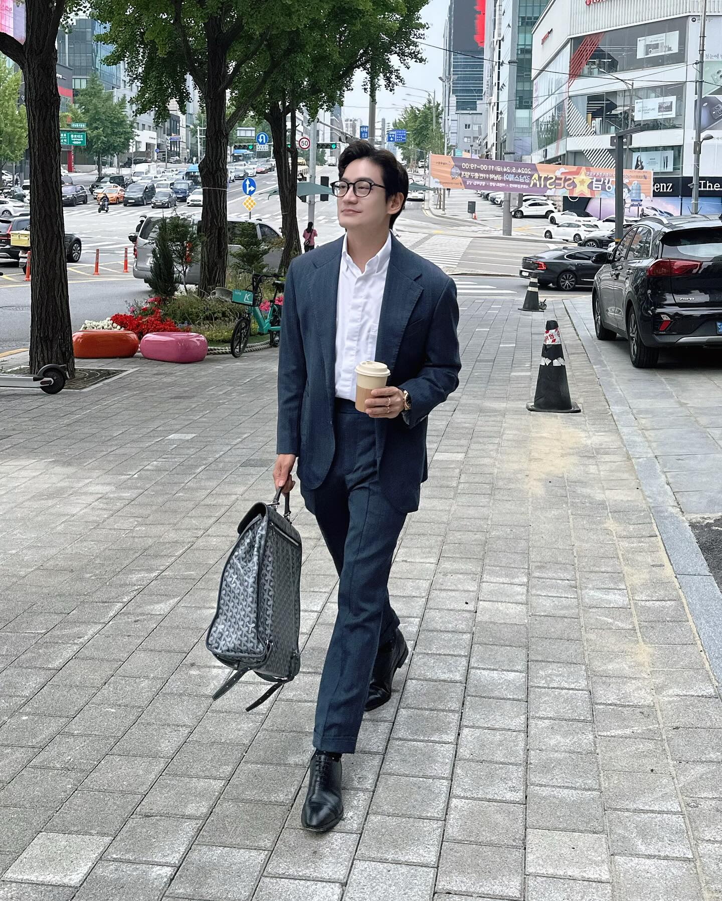 โอ๊ค - สมิทธิ์ อารยะสกุล