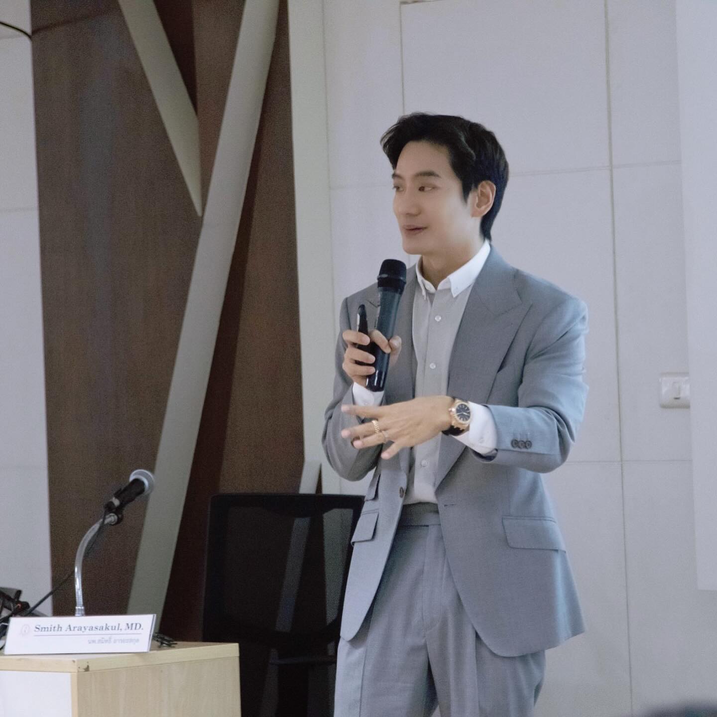 โอ๊ค - สมิทธิ์ อารยะสกุล