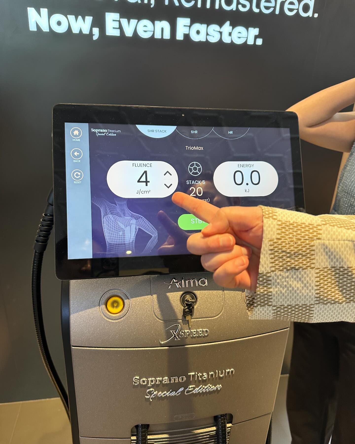 โอ๊ค - สมิทธิ์ อารยะสกุล