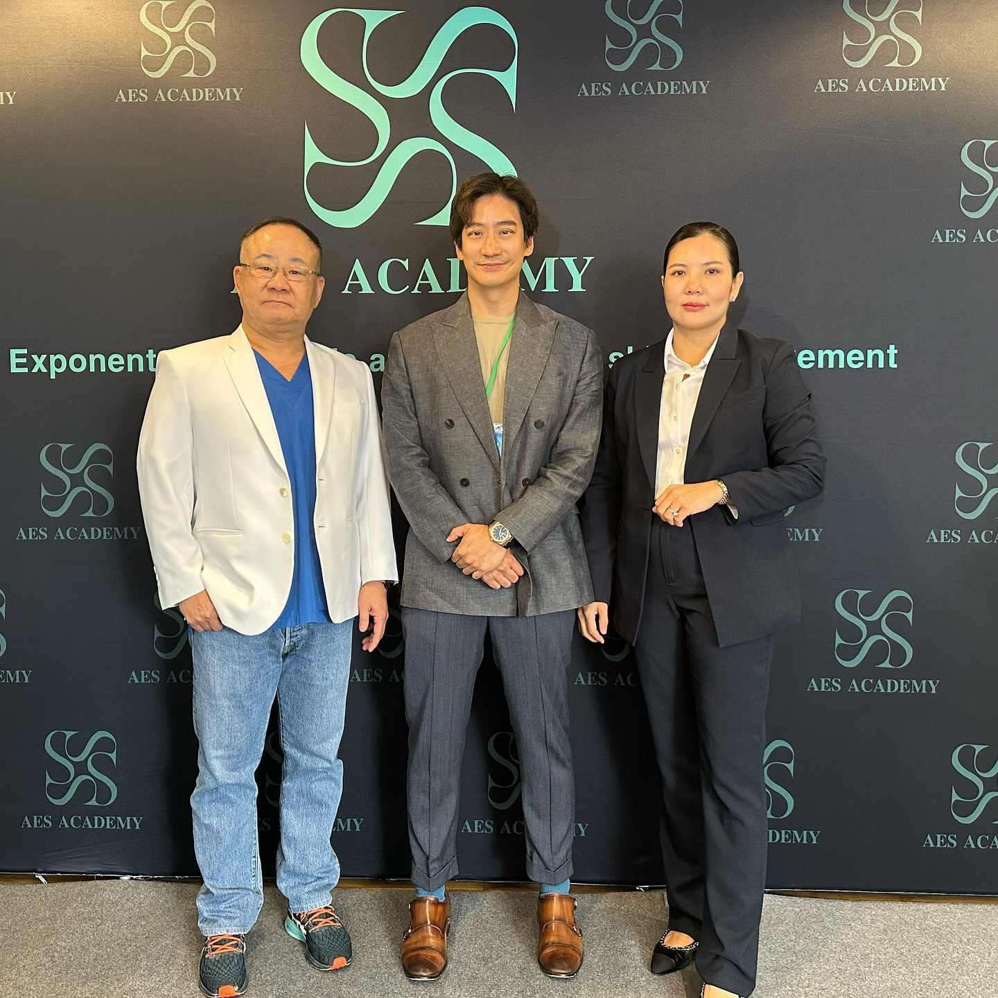 โอ๊ค - สมิทธิ์ อารยะสกุล