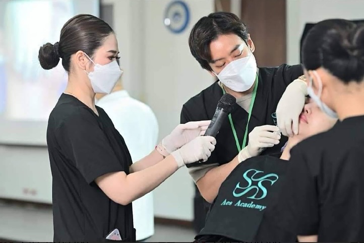 โอ๊ค - สมิทธิ์ อารยะสกุล