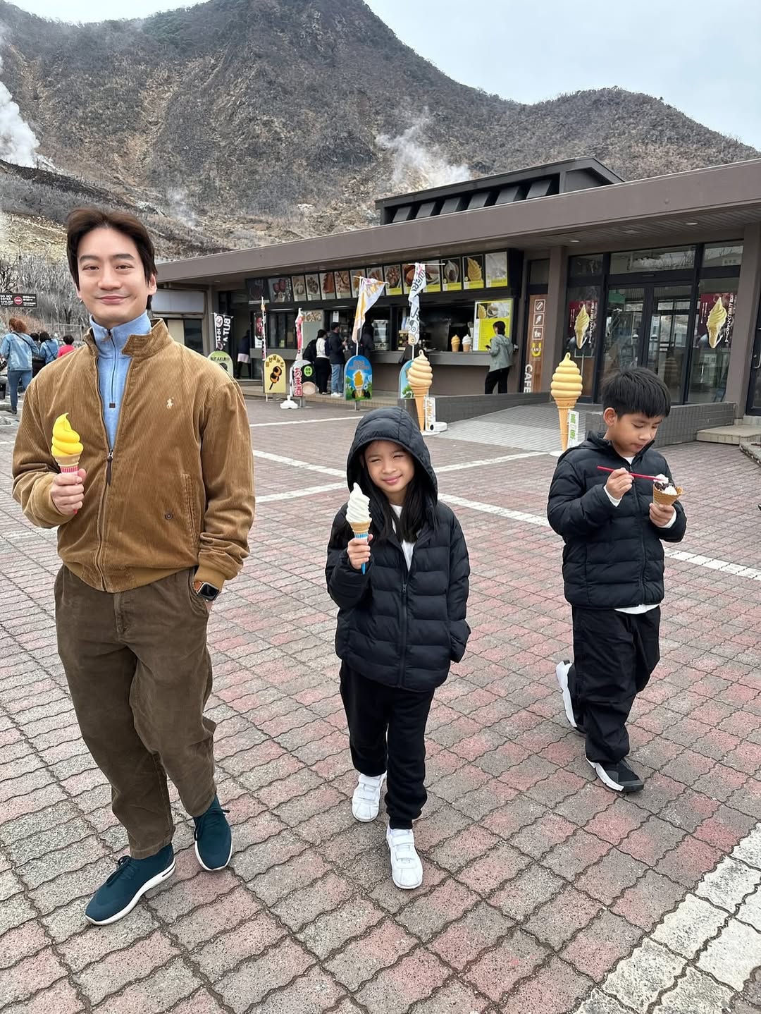 โอ๊ค - สมิทธิ์ อารยะสกุล