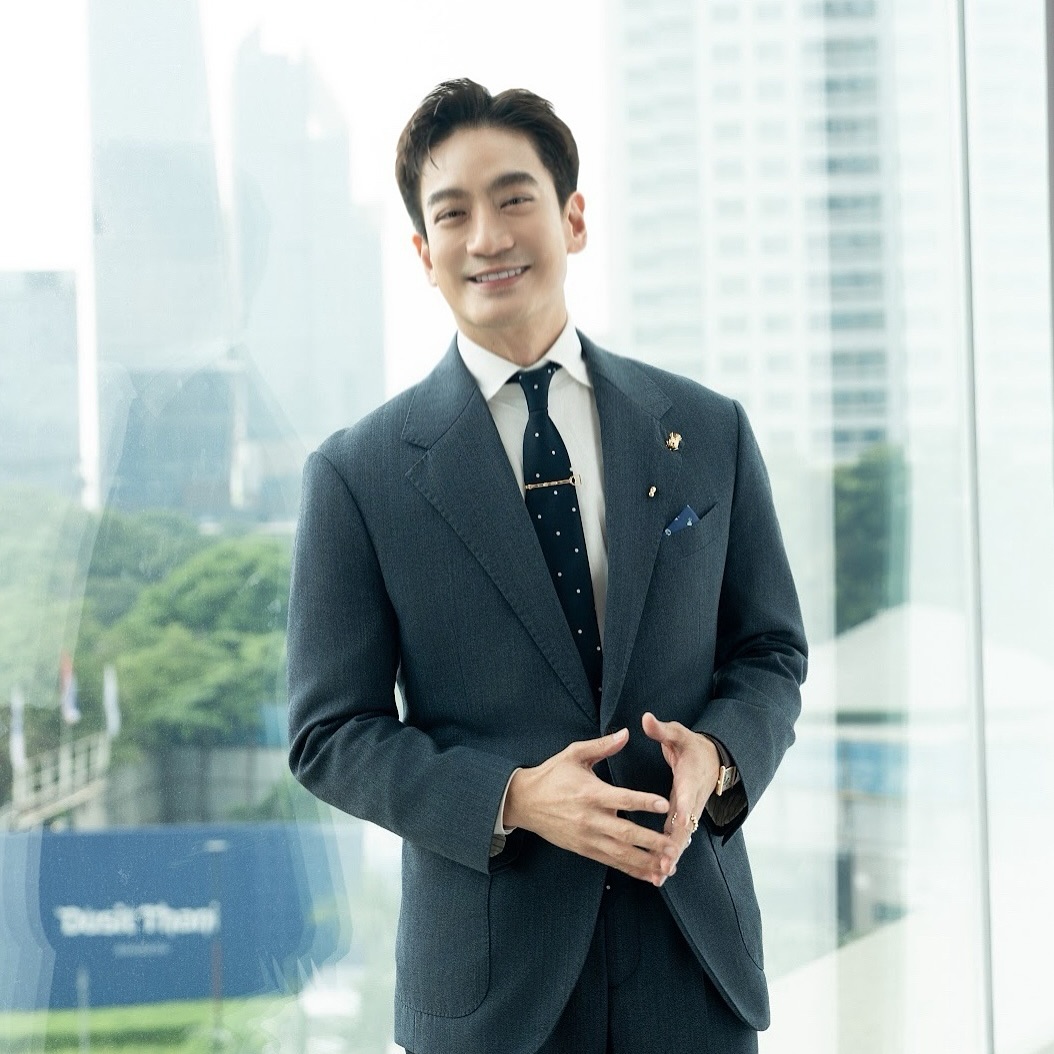 โอ๊ค - สมิทธิ์ อารยะสกุล