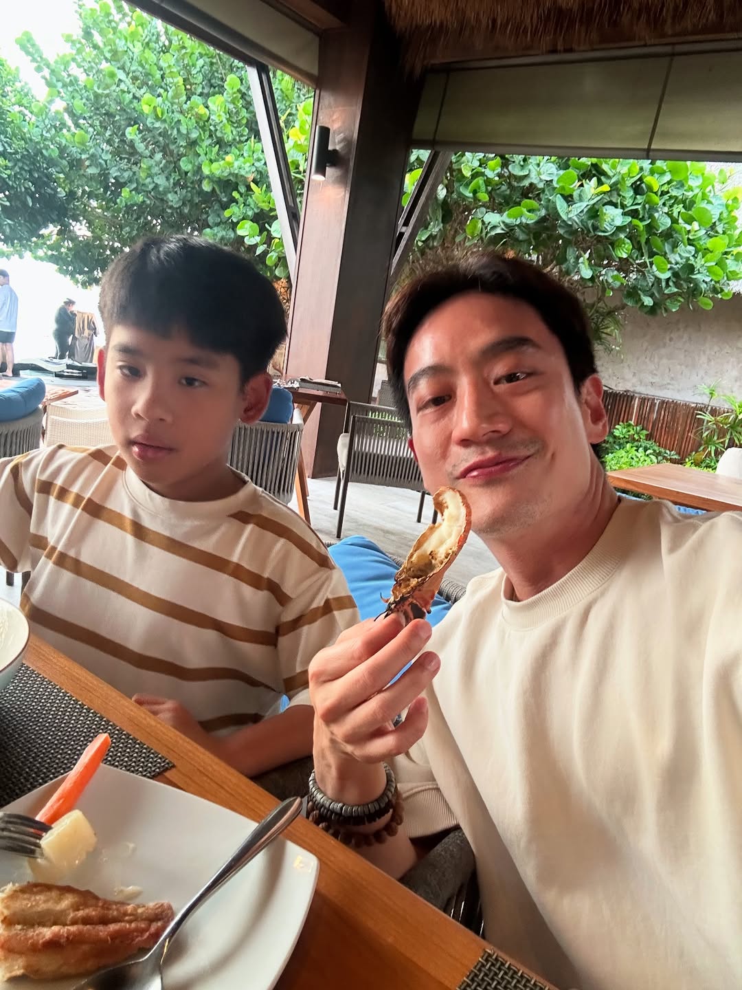 โอ๊ค - สมิทธิ์ อารยะสกุล