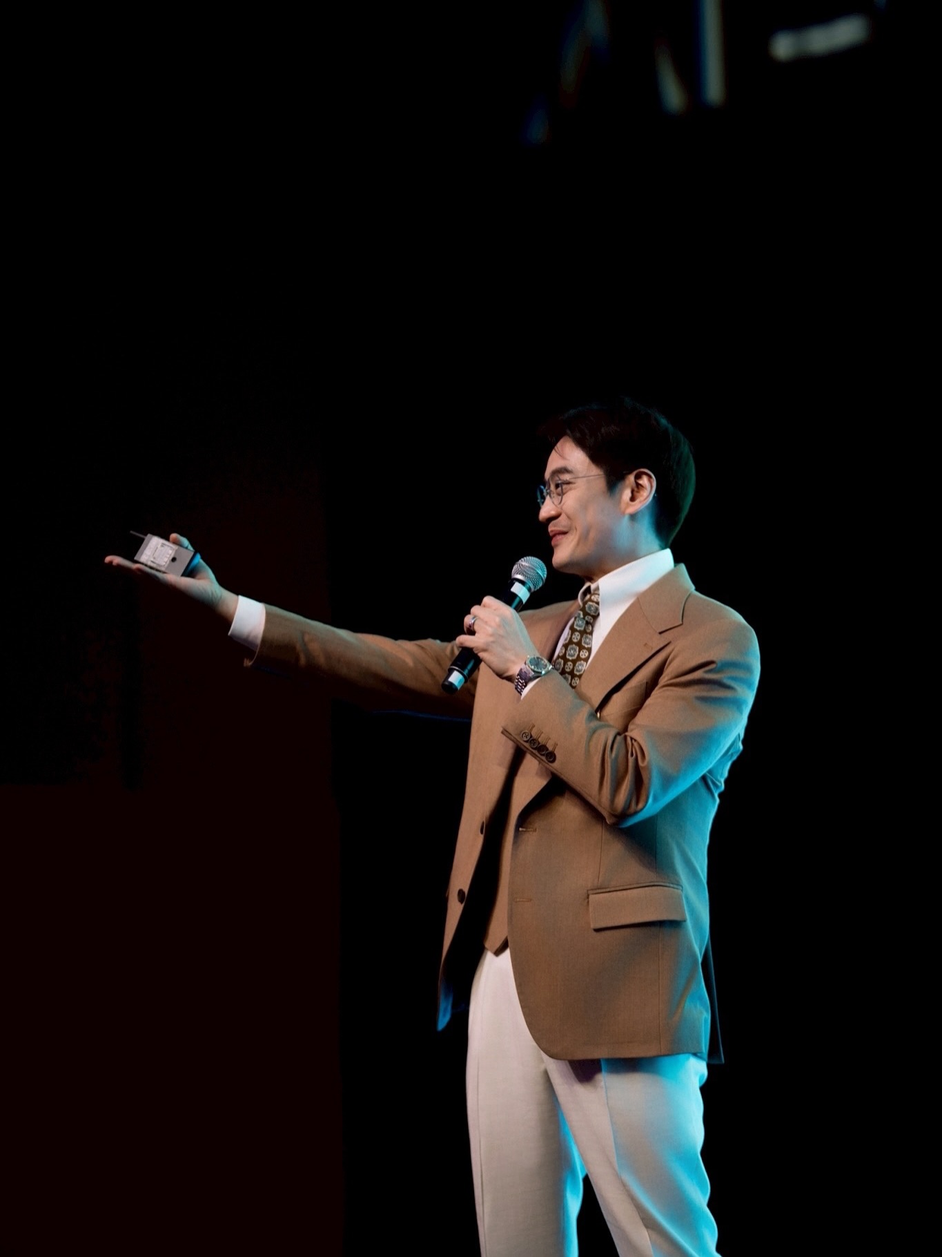 โอ๊ค - สมิทธิ์ อารยะสกุล