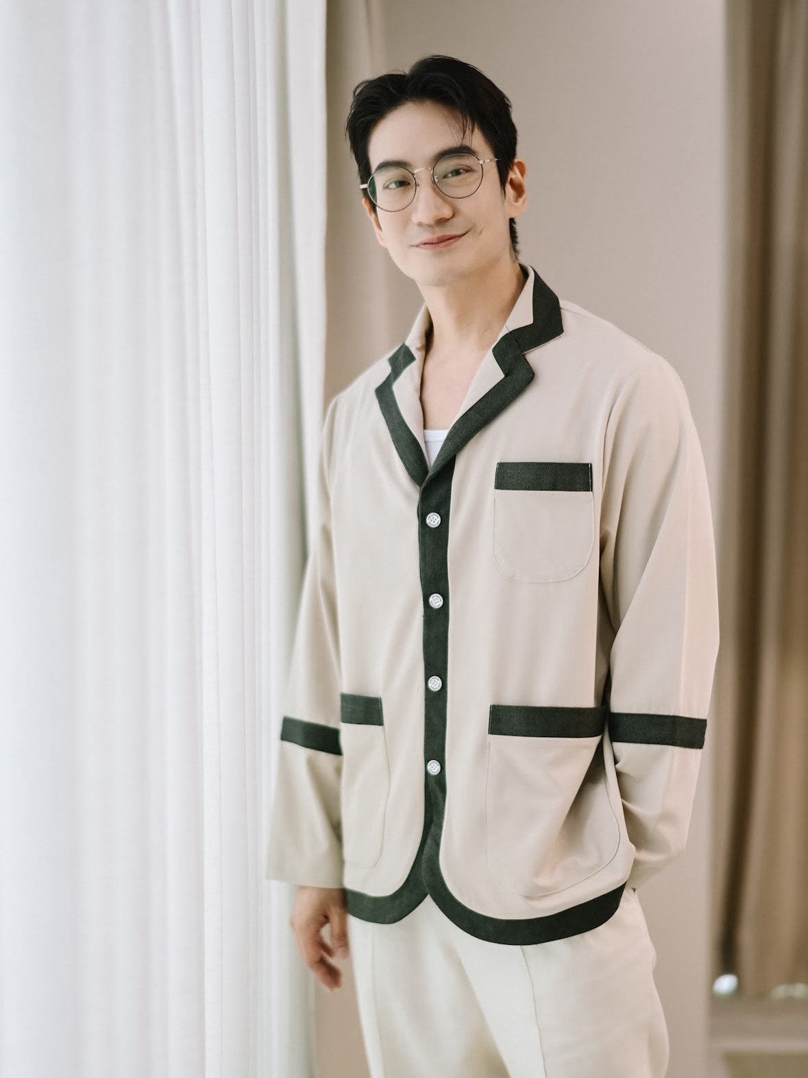 โอ๊ค - สมิทธิ์ อารยะสกุล