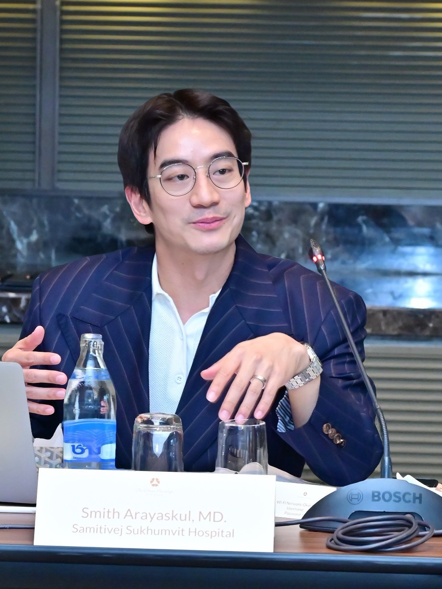 โอ๊ค - สมิทธิ์ อารยะสกุล