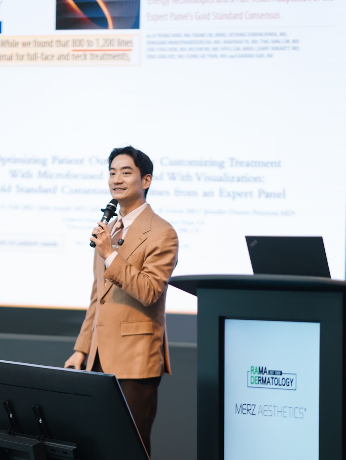 โอ๊ค - สมิทธิ์ อารยะสกุล