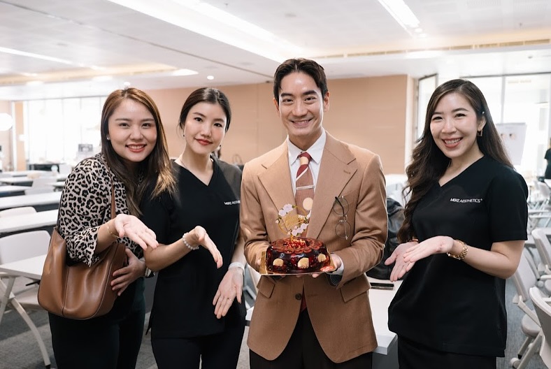 โอ๊ค - สมิทธิ์ อารยะสกุล