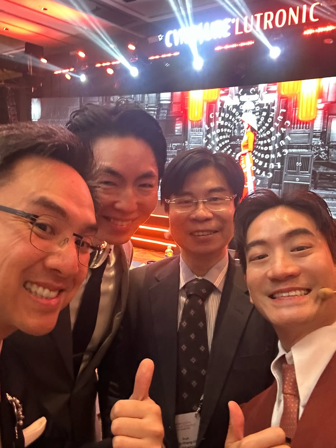 โอ๊ค - สมิทธิ์ อารยะสกุล