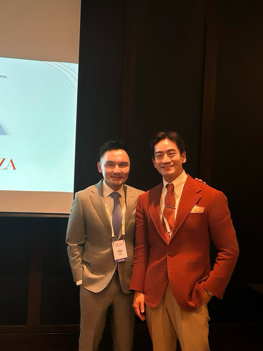 โอ๊ค - สมิทธิ์ อารยะสกุล