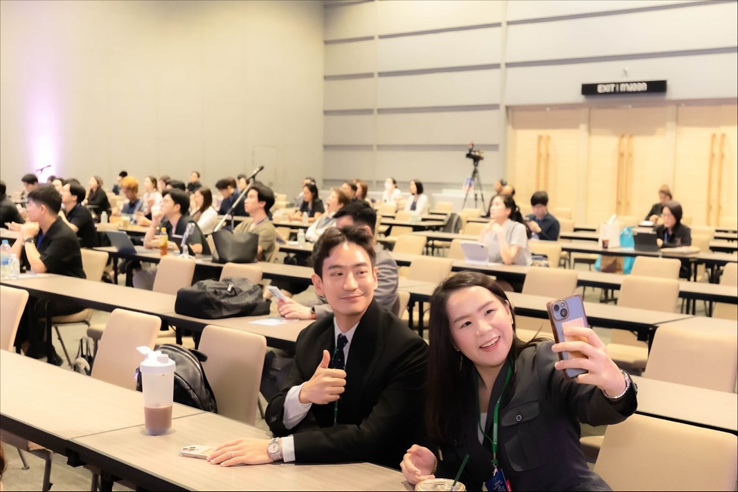 โอ๊ค - สมิทธิ์ อารยะสกุล