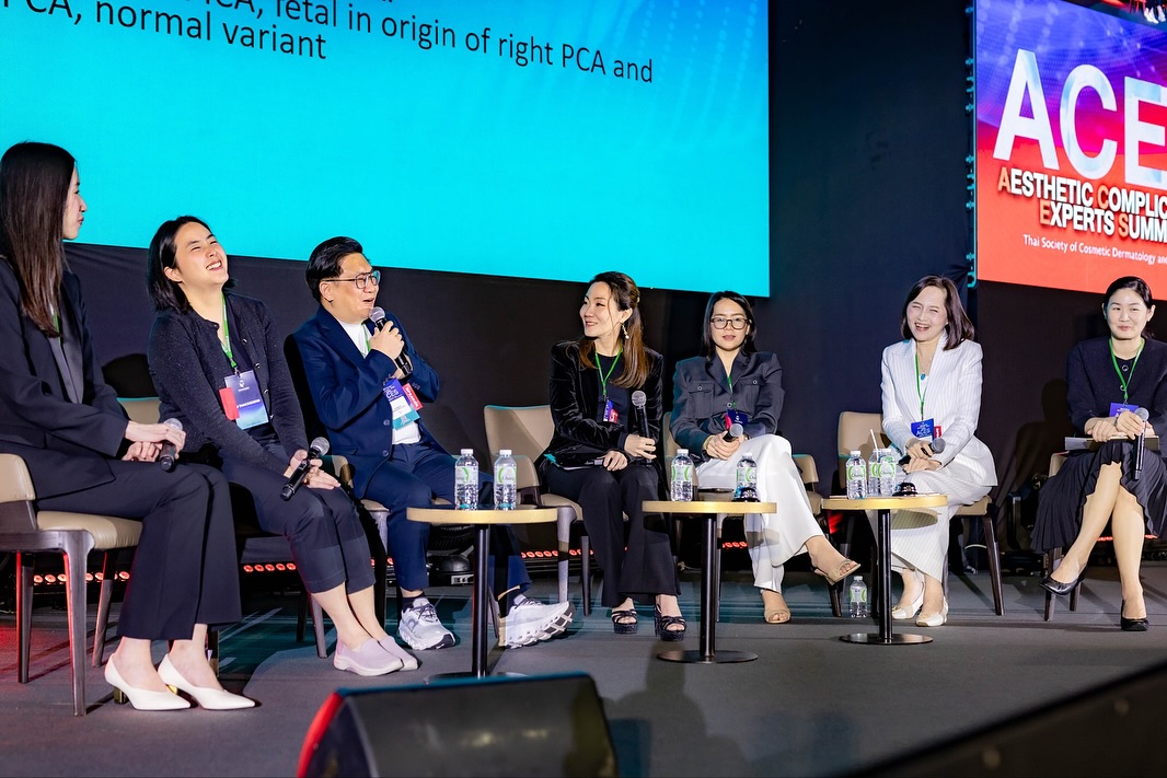 โอ๊ค - สมิทธิ์ อารยะสกุล