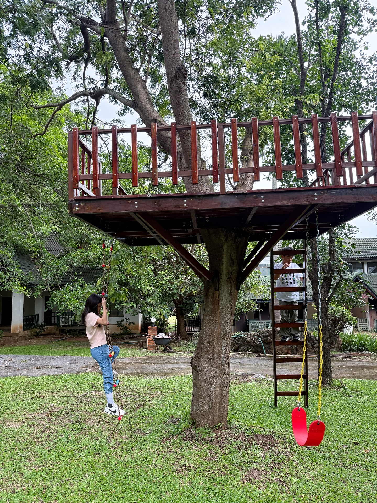 โอ๊ค - สมิทธิ์ อารยะสกุล