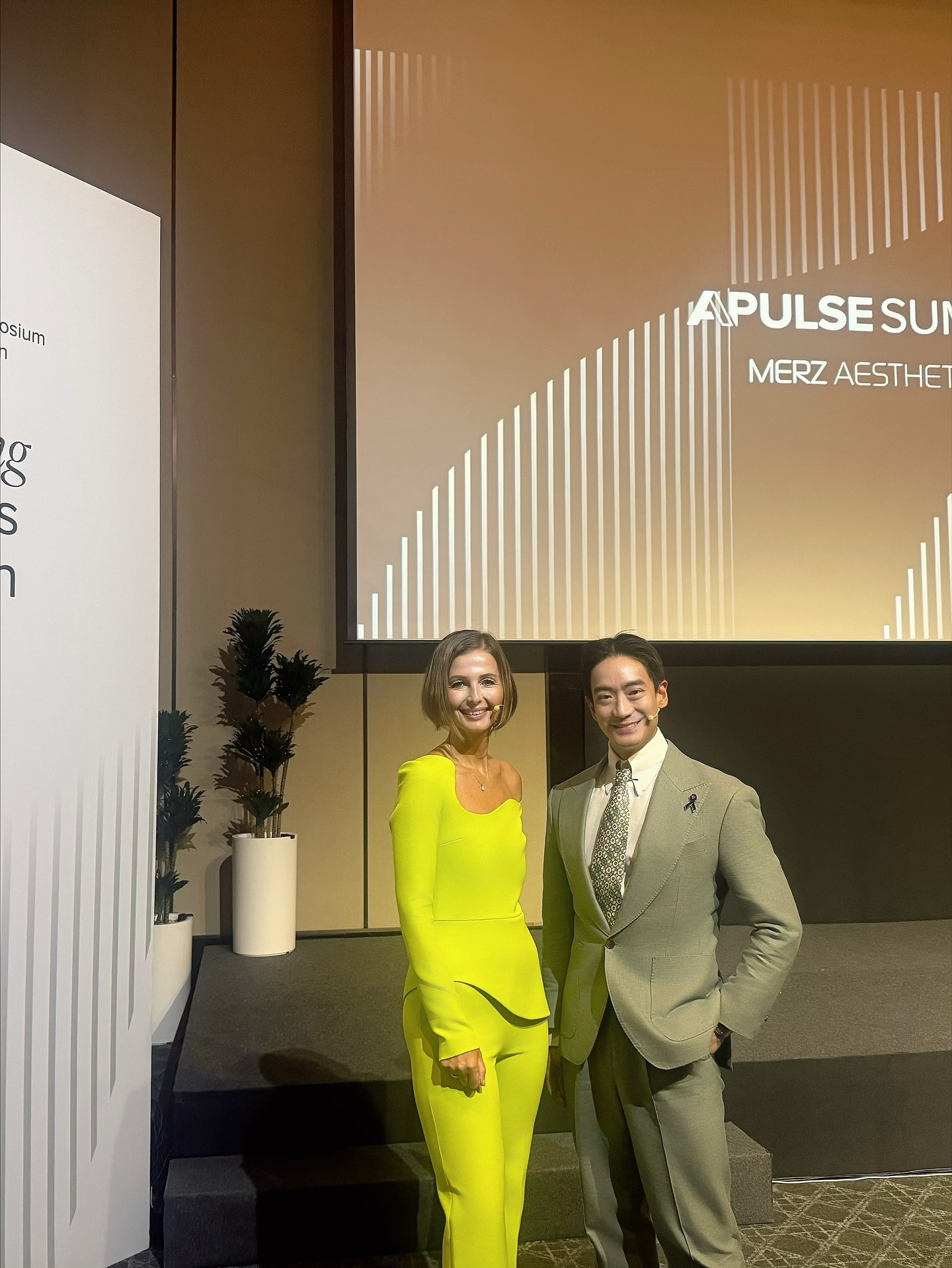 โอ๊ค - สมิทธิ์ อารยะสกุล